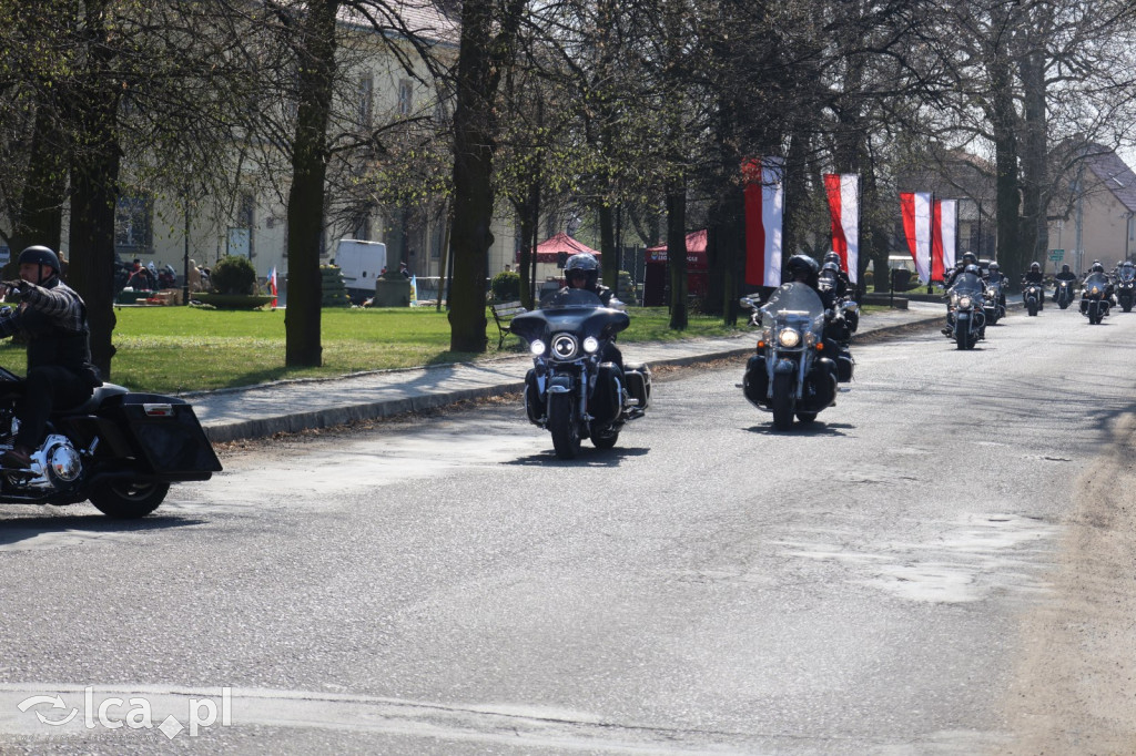 Ryk silników i strażackie syreny