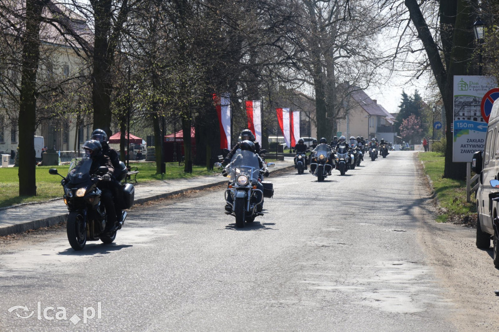 Ryk silników i strażackie syreny