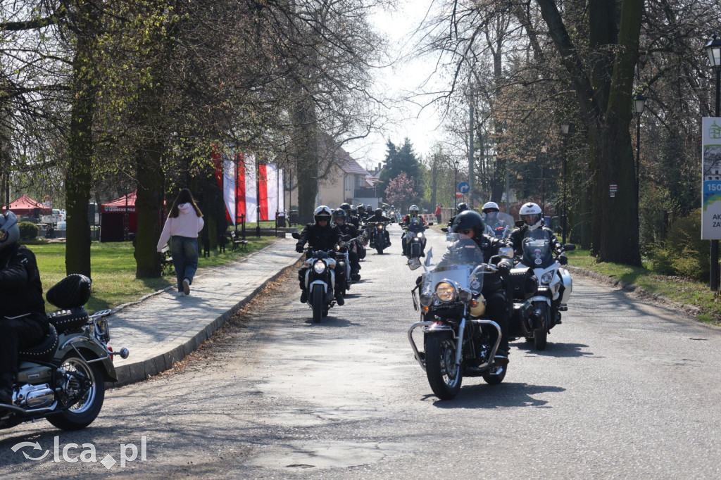 Ryk silników i strażackie syreny