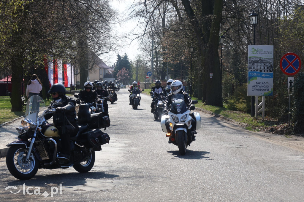 Ryk silników i strażackie syreny