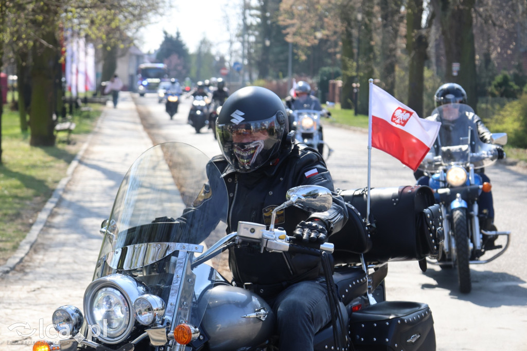 Ryk silników i strażackie syreny
