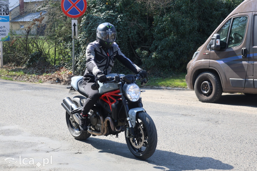 Ryk silników i strażackie syreny