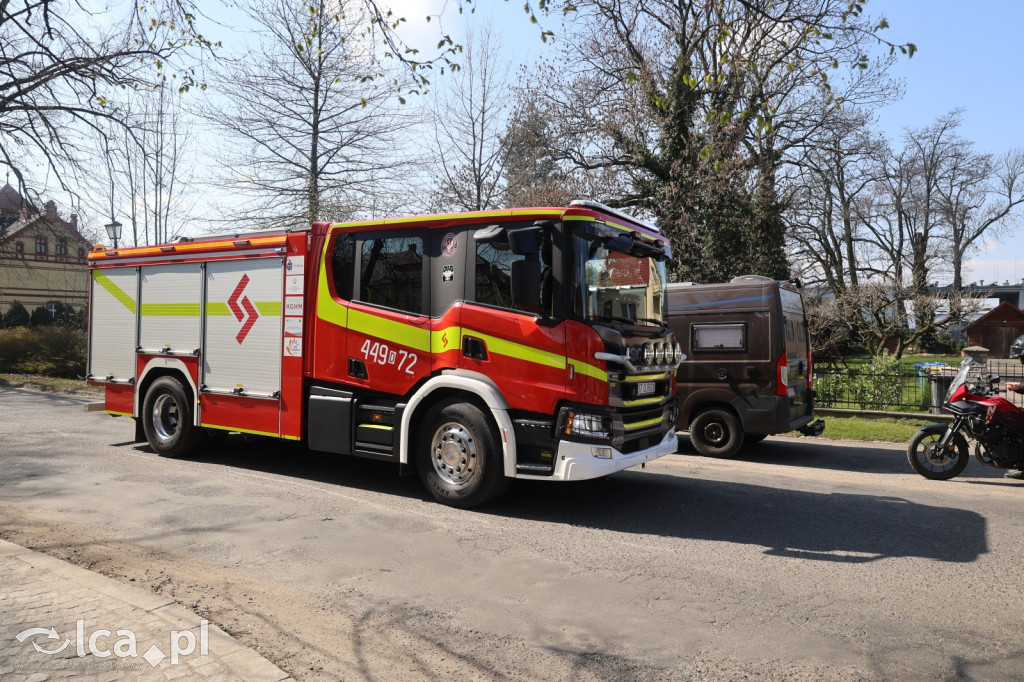 Ryk silników i strażackie syreny