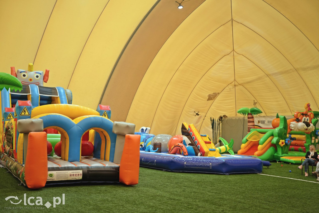 Sobota na dmuchańcach przy Hangarowej