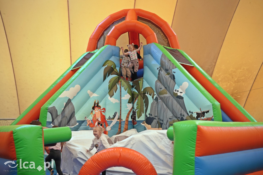 Sobota na dmuchańcach przy Hangarowej