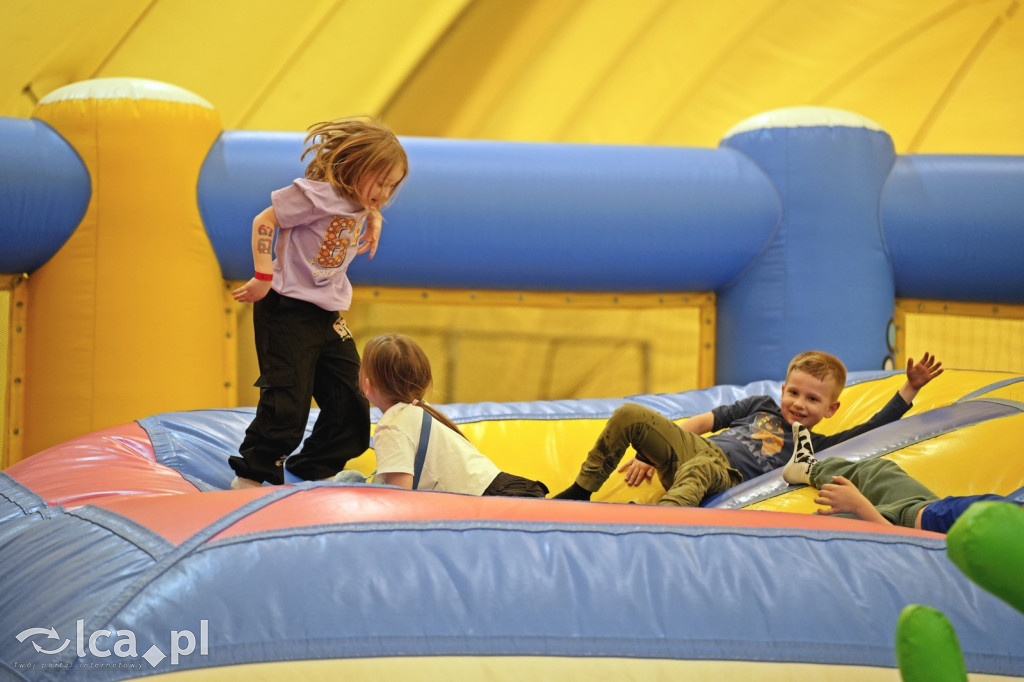 Sobota na dmuchańcach przy Hangarowej