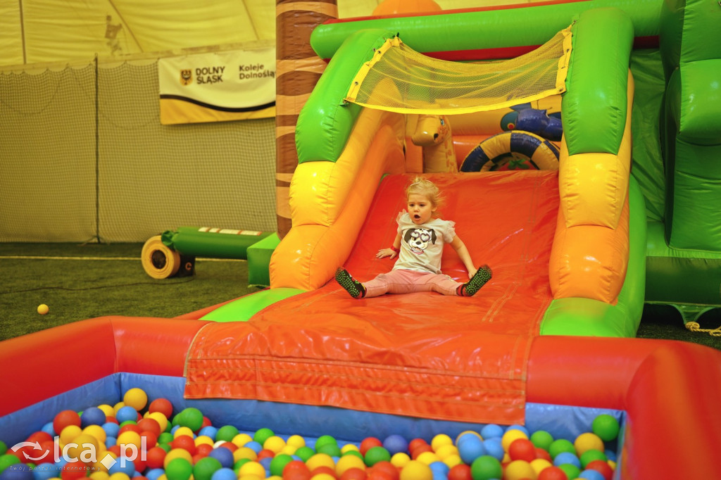 Sobota na dmuchańcach przy Hangarowej