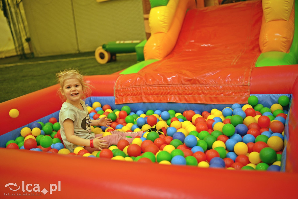 Sobota na dmuchańcach przy Hangarowej