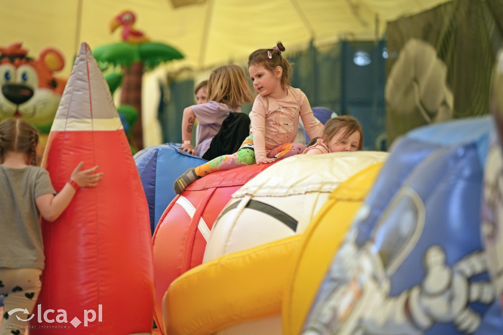 Sobota na dmuchańcach przy Hangarowej