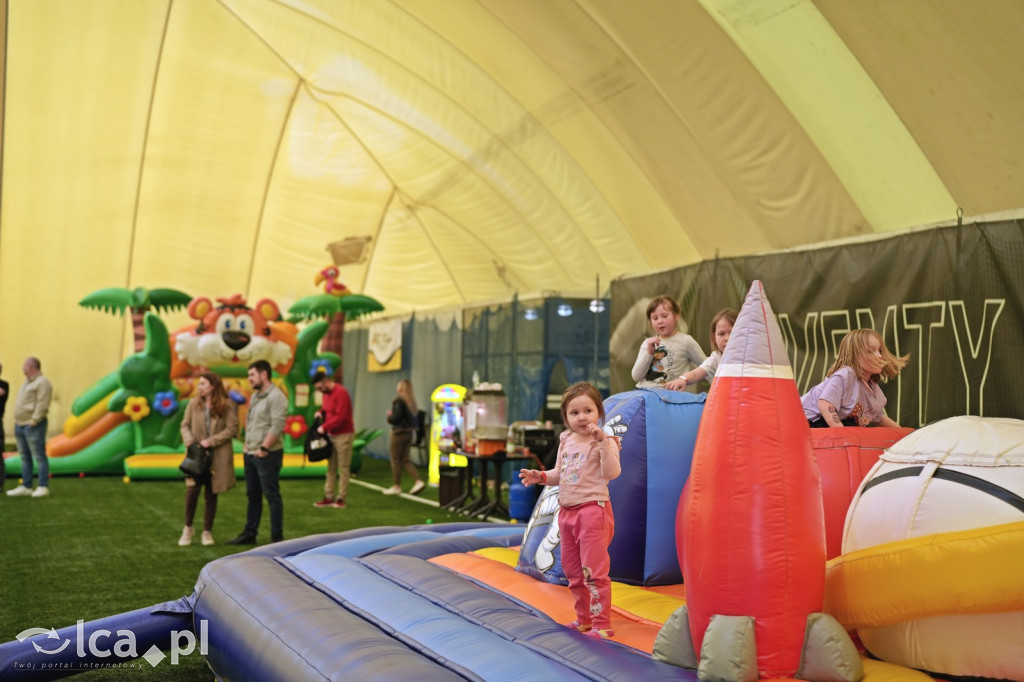 Sobota na dmuchańcach przy Hangarowej