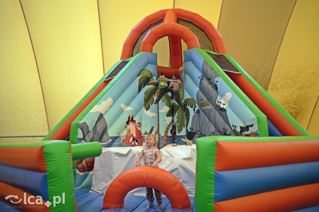 Sobota na dmuchańcach przy Hangarowej