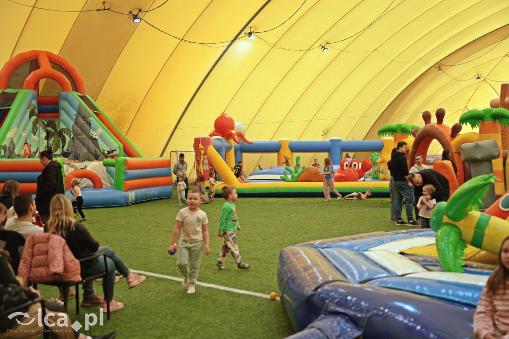 Sobota na dmuchańcach przy Hangarowej