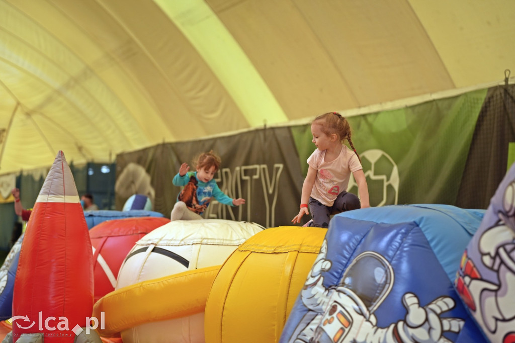 Sobota na dmuchańcach przy Hangarowej