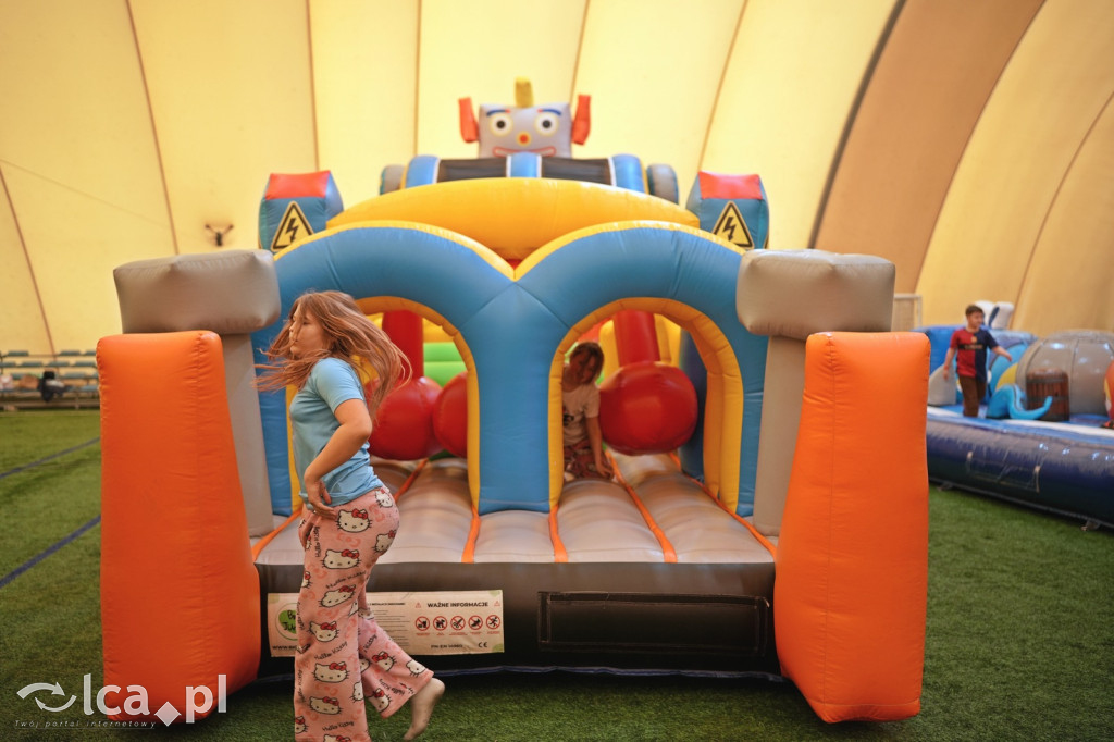 Sobota na dmuchańcach przy Hangarowej