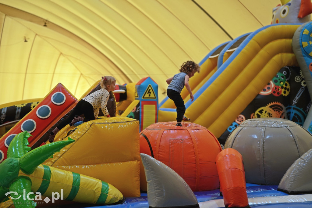 Sobota na dmuchańcach przy Hangarowej