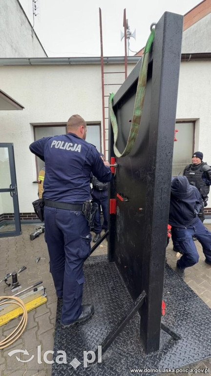 Policjanci z SPPP w Legnicy w akcji ćwiczeniowej