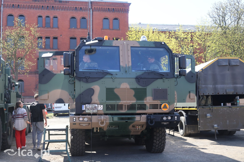 Wojsko pokazuje się z bliska w Collegium Witelona