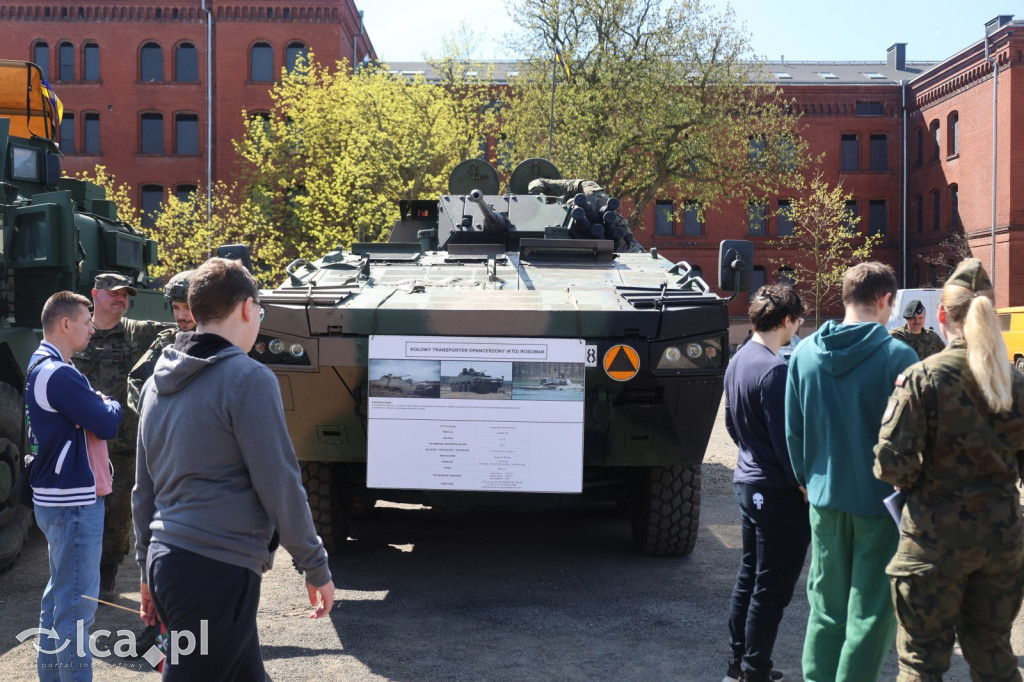 Wojsko pokazuje się z bliska w Collegium Witelona