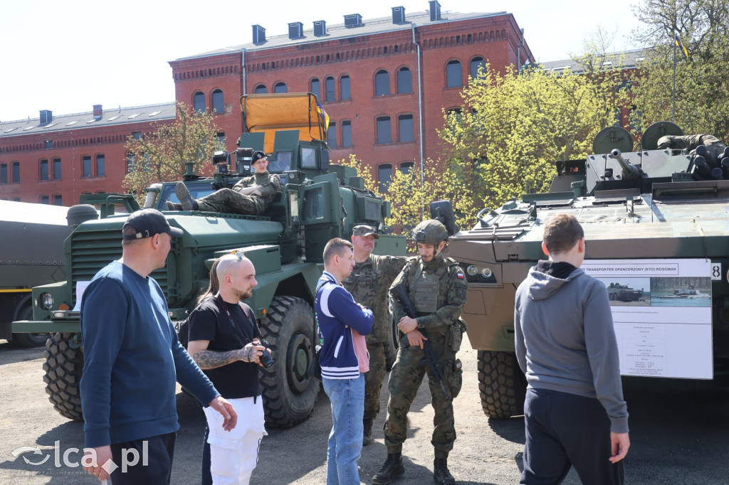Wojsko pokazuje się z bliska w Collegium Witelona