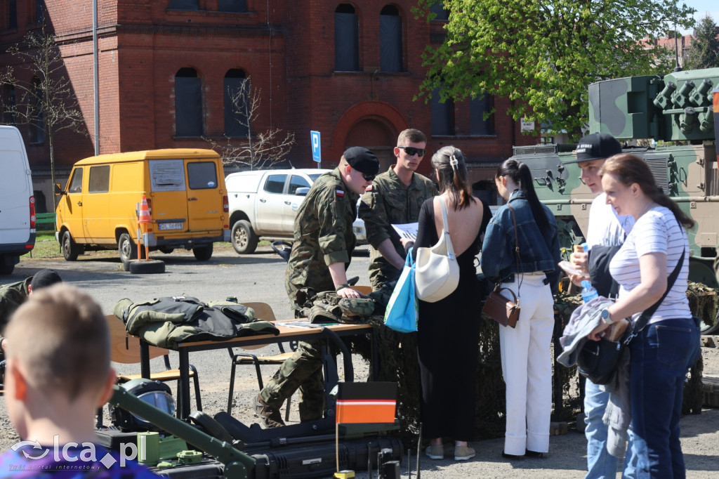 Wojsko pokazuje się z bliska w Collegium Witelona