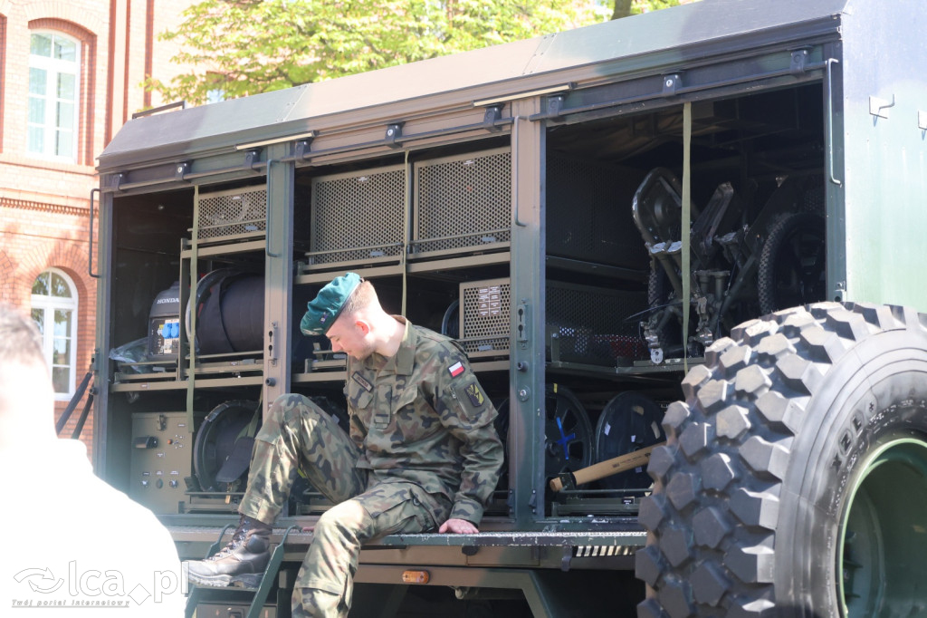 Wojsko pokazuje się z bliska w Collegium Witelona