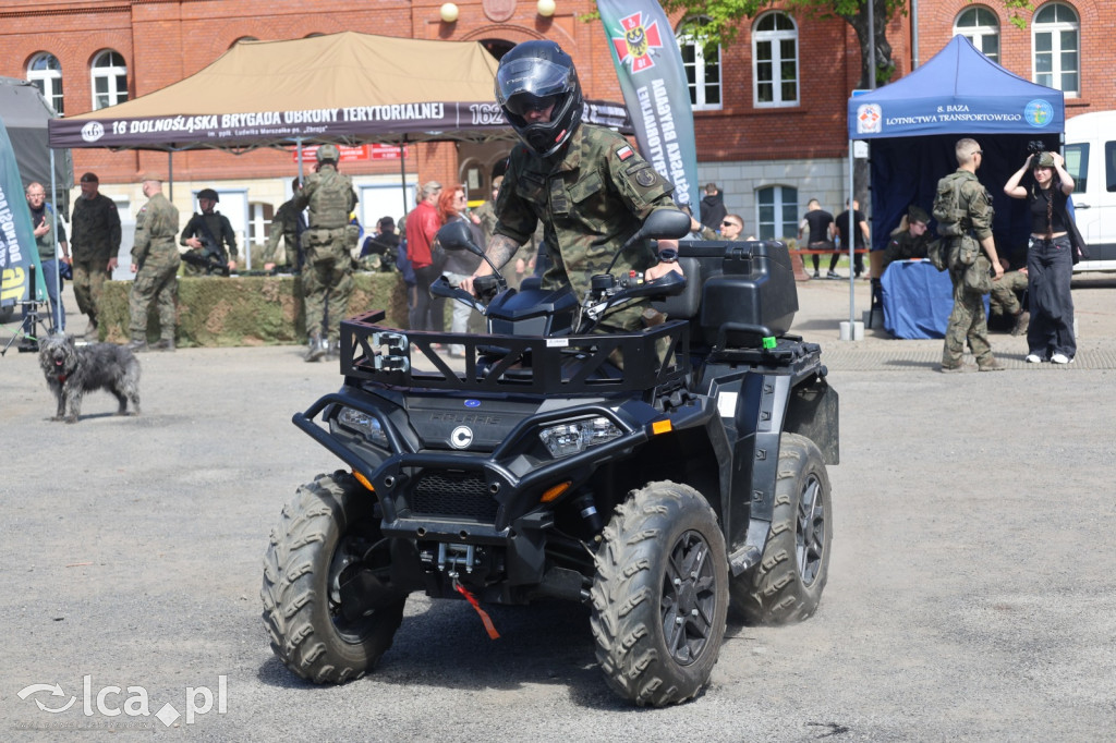 Wojsko pokazuje się z bliska w Collegium Witelona