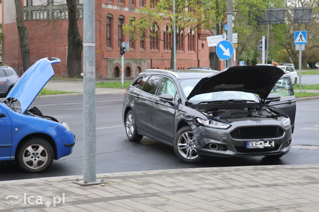 Chwila nieuwagi i zderzenie na skrzyżowaniu