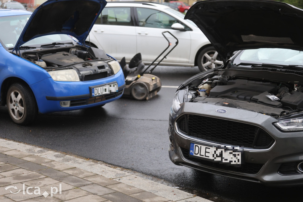 Chwila nieuwagi i zderzenie na skrzyżowaniu
