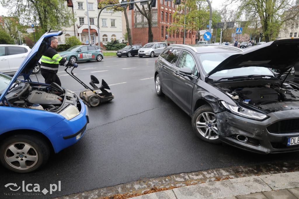 Chwila nieuwagi i zderzenie na skrzyżowaniu