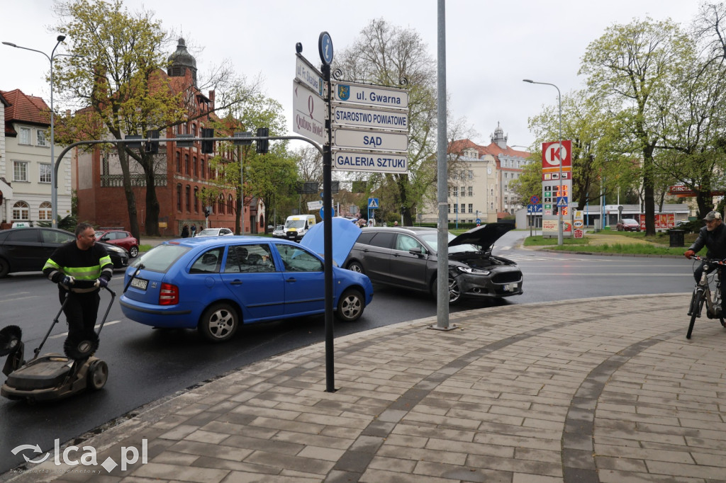 Chwila nieuwagi i zderzenie na skrzyżowaniu