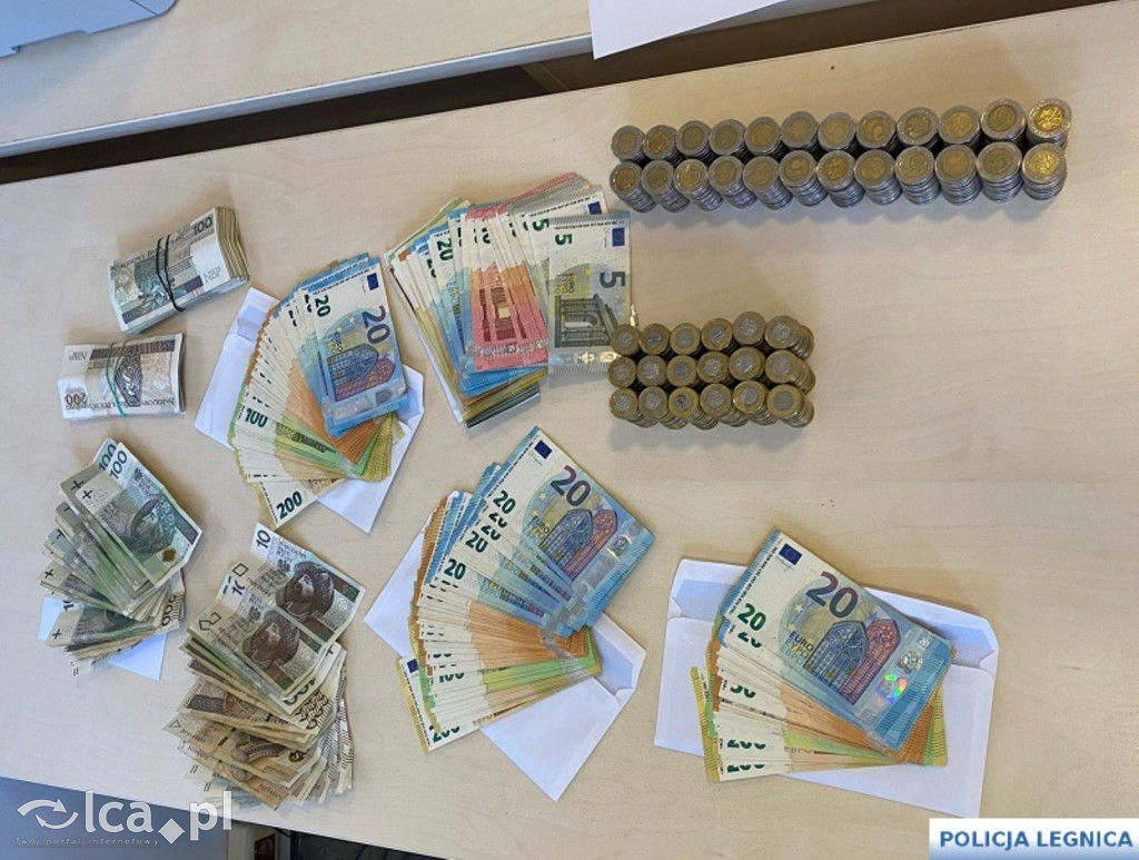 Wpadł z kilogramem narkotyków i gotówką