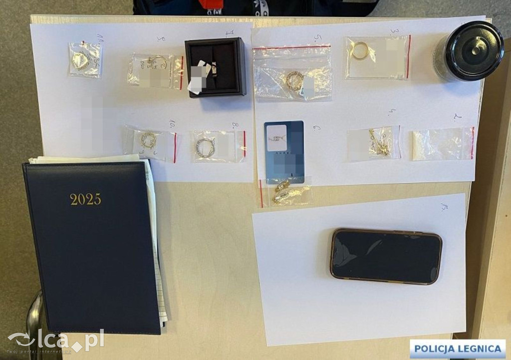 Wpadł z kilogramem narkotyków i gotówką