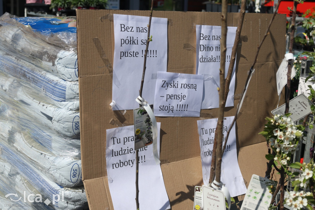 Traktują nas jak roboty. Strajk w Dino