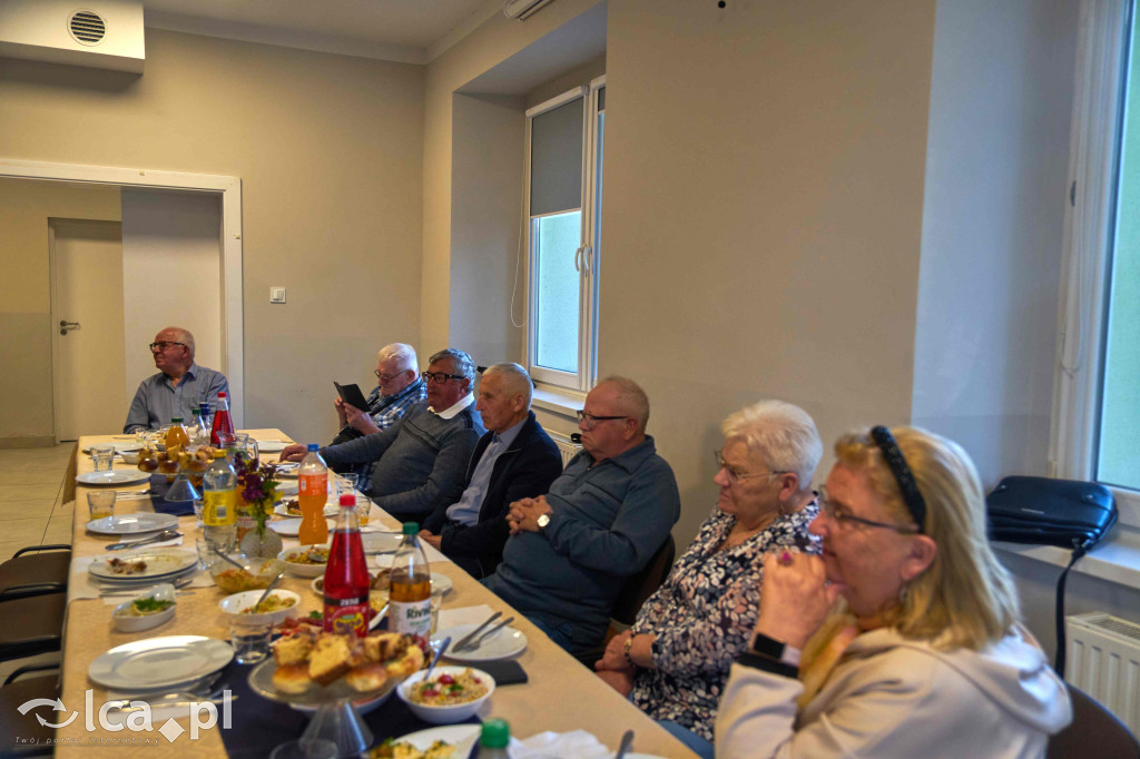 SAMOTNOŚĆ odchodzi w odstawkę