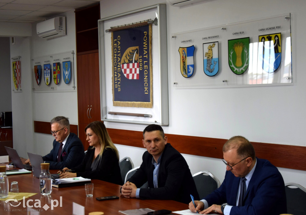 Sesja rady powiatu z pakietem uchwał