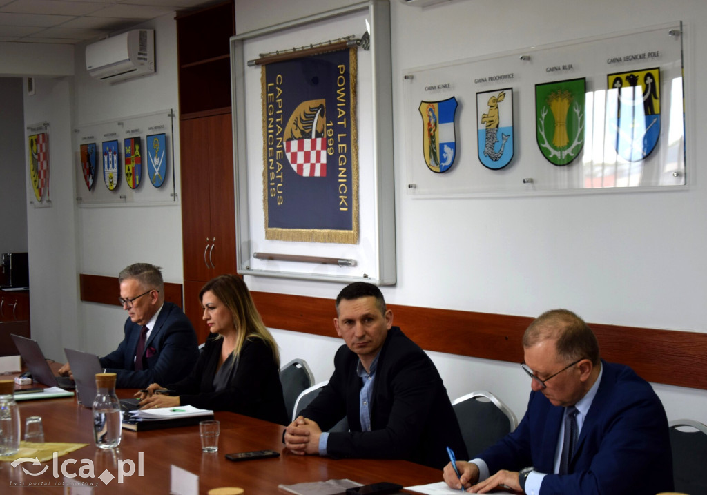 Sesja rady powiatu z pakietem uchwał