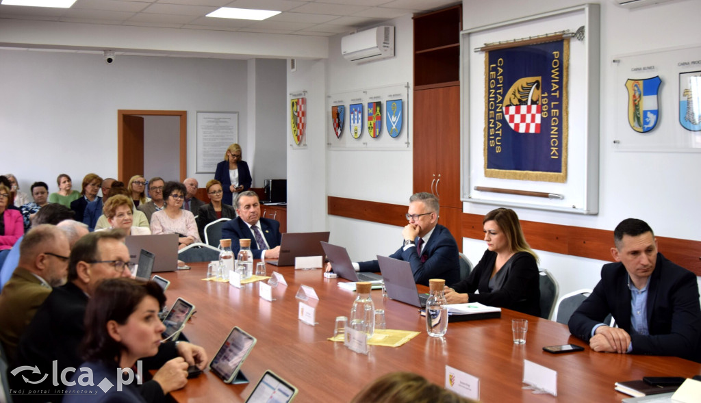 Sesja rady powiatu z pakietem uchwał