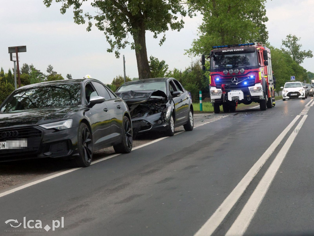Dwa auta uszkodzone po kolizji w Kunicach