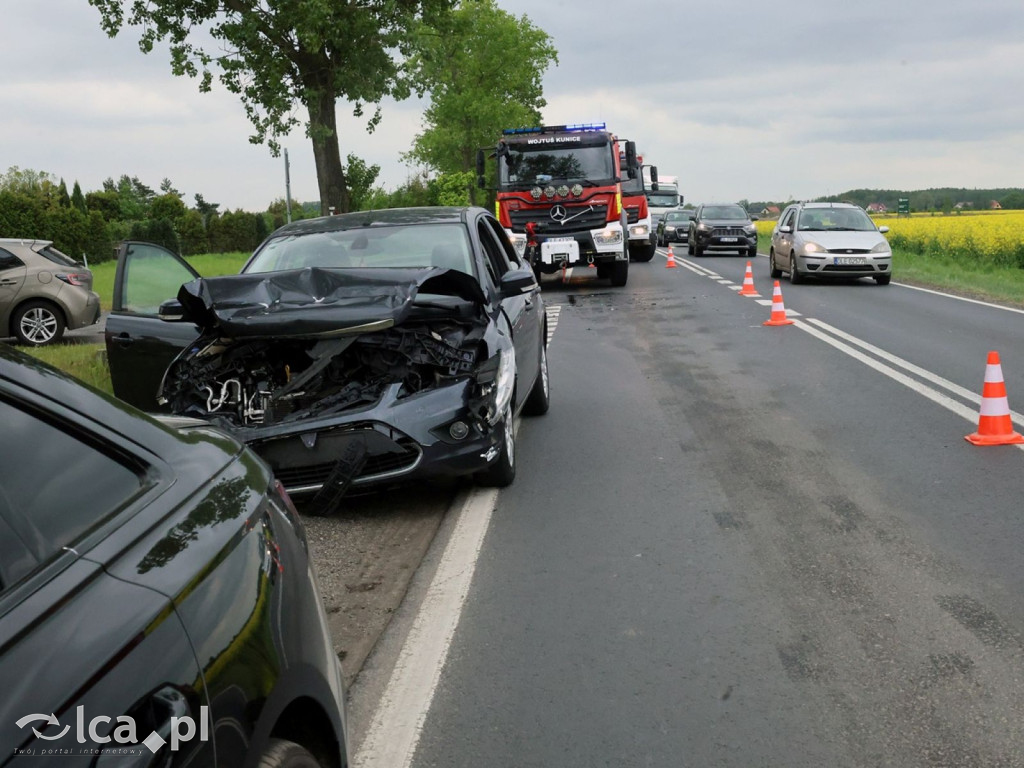 Dwa auta uszkodzone po kolizji w Kunicach