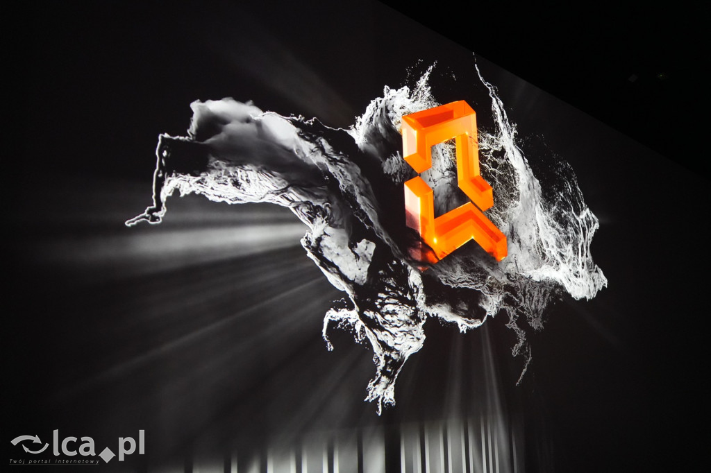Loty, VR i światowa premiera w Querionie