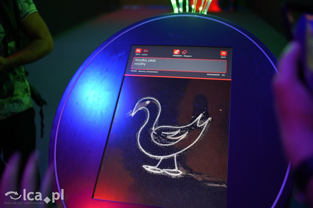 Loty, VR i światowa premiera w Querionie