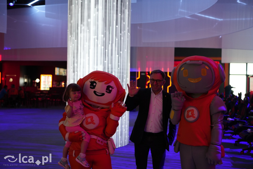 Loty, VR i światowa premiera w Querionie
