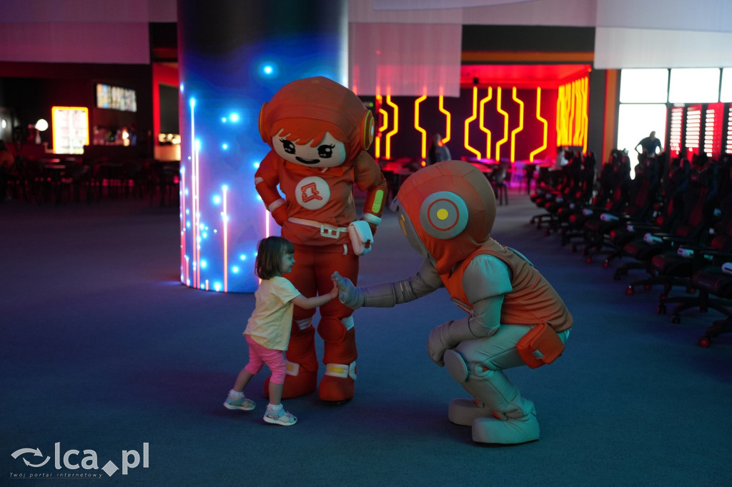 Loty, VR i światowa premiera w Querionie