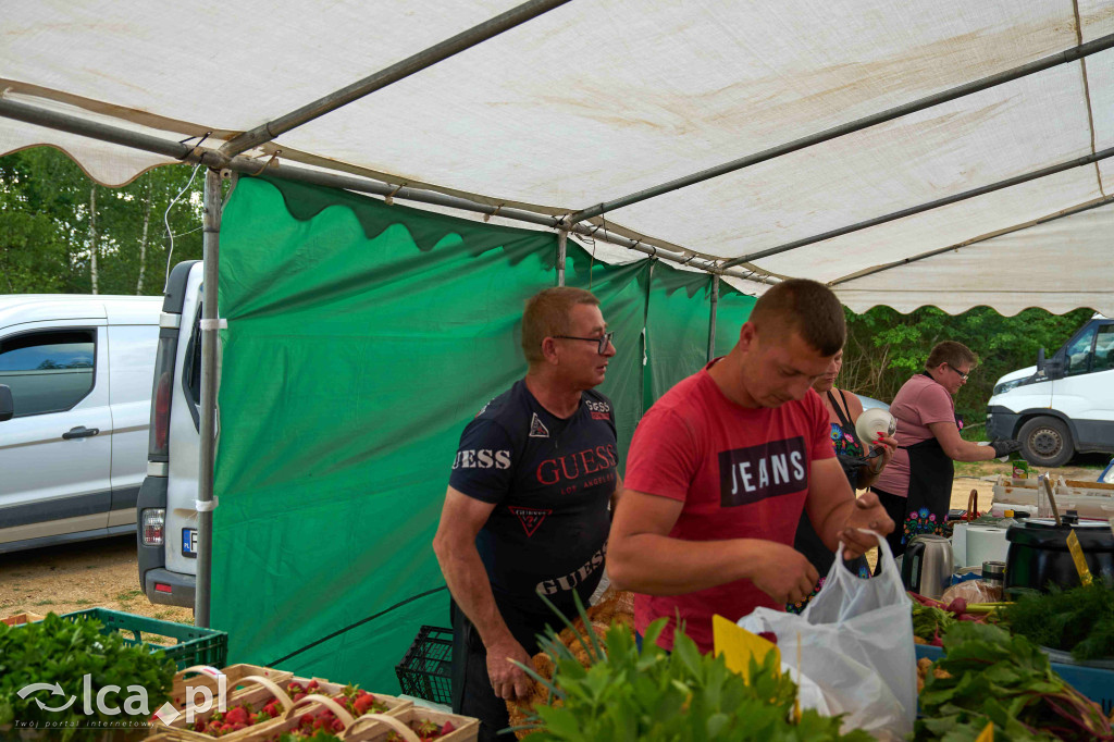 Lokalne smaki i tłumy na straganach!