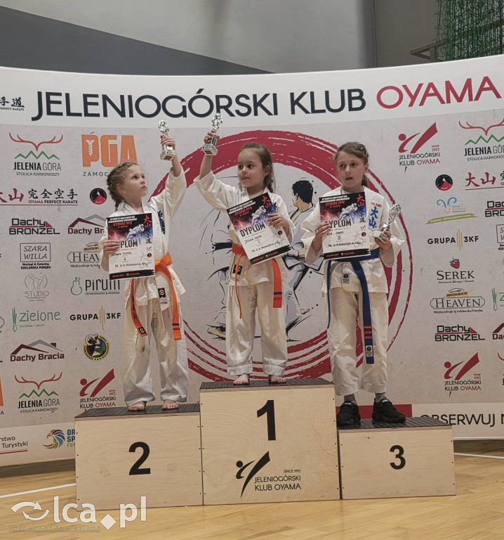 Legniccy karatecy z Hodany z medalami