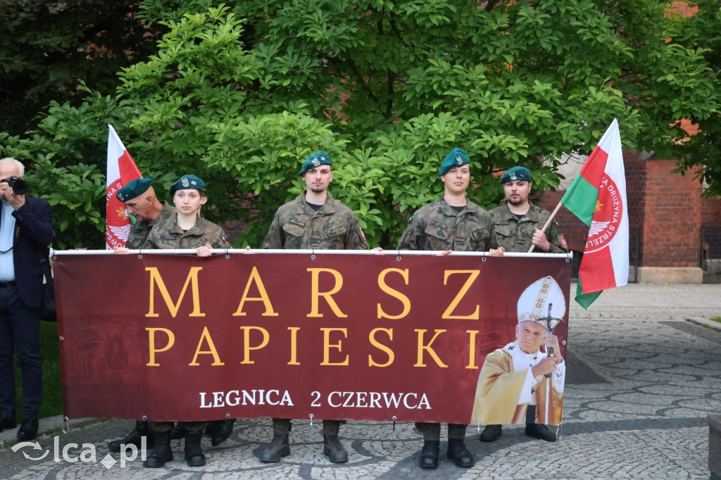 Legniczanie uczcili Jana Pawła II marszem pamięci