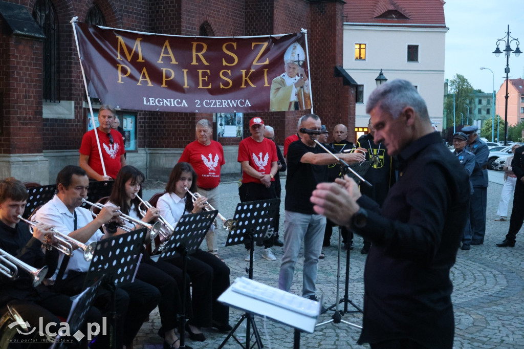 Legniczanie uczcili Jana Pawła II marszem pamięci