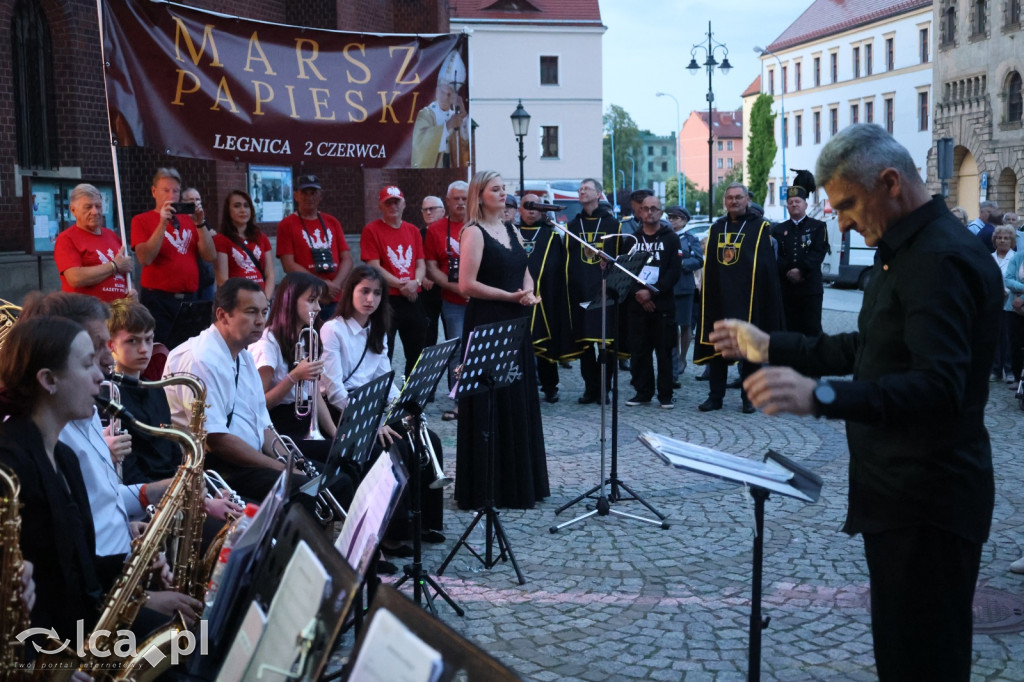 Legniczanie uczcili Jana Pawła II marszem pamięci