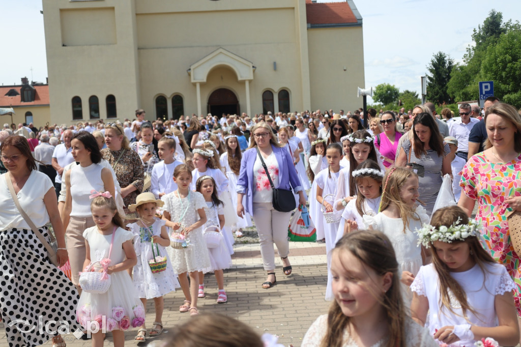 Wspólna procesja połączyła dwie parafie