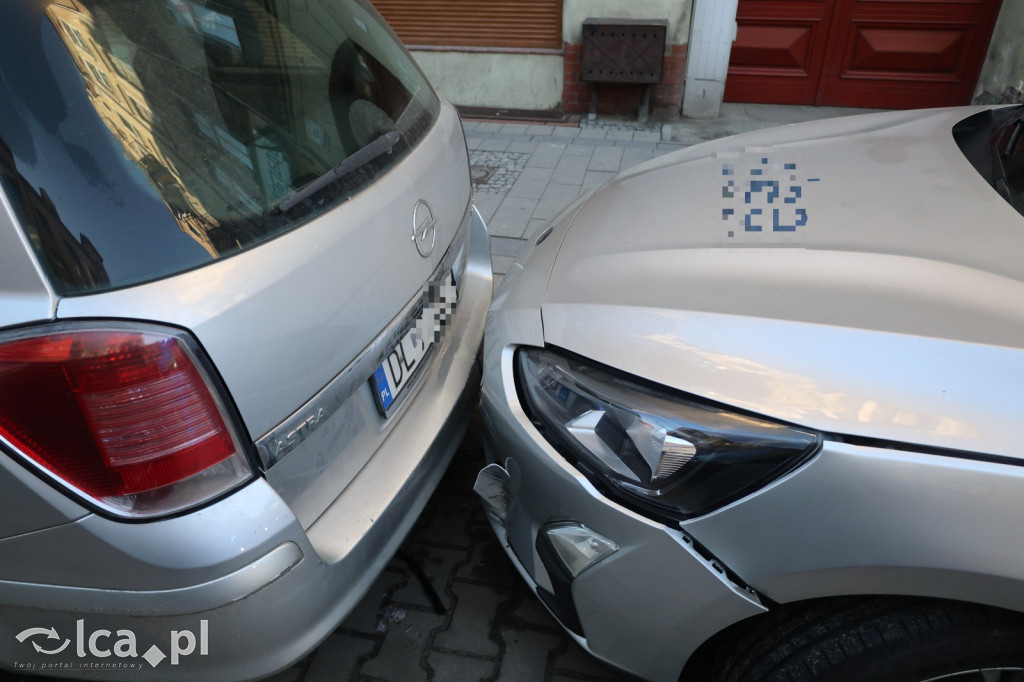 Skoda przewróciła się na bok na Jaworzyńskiej